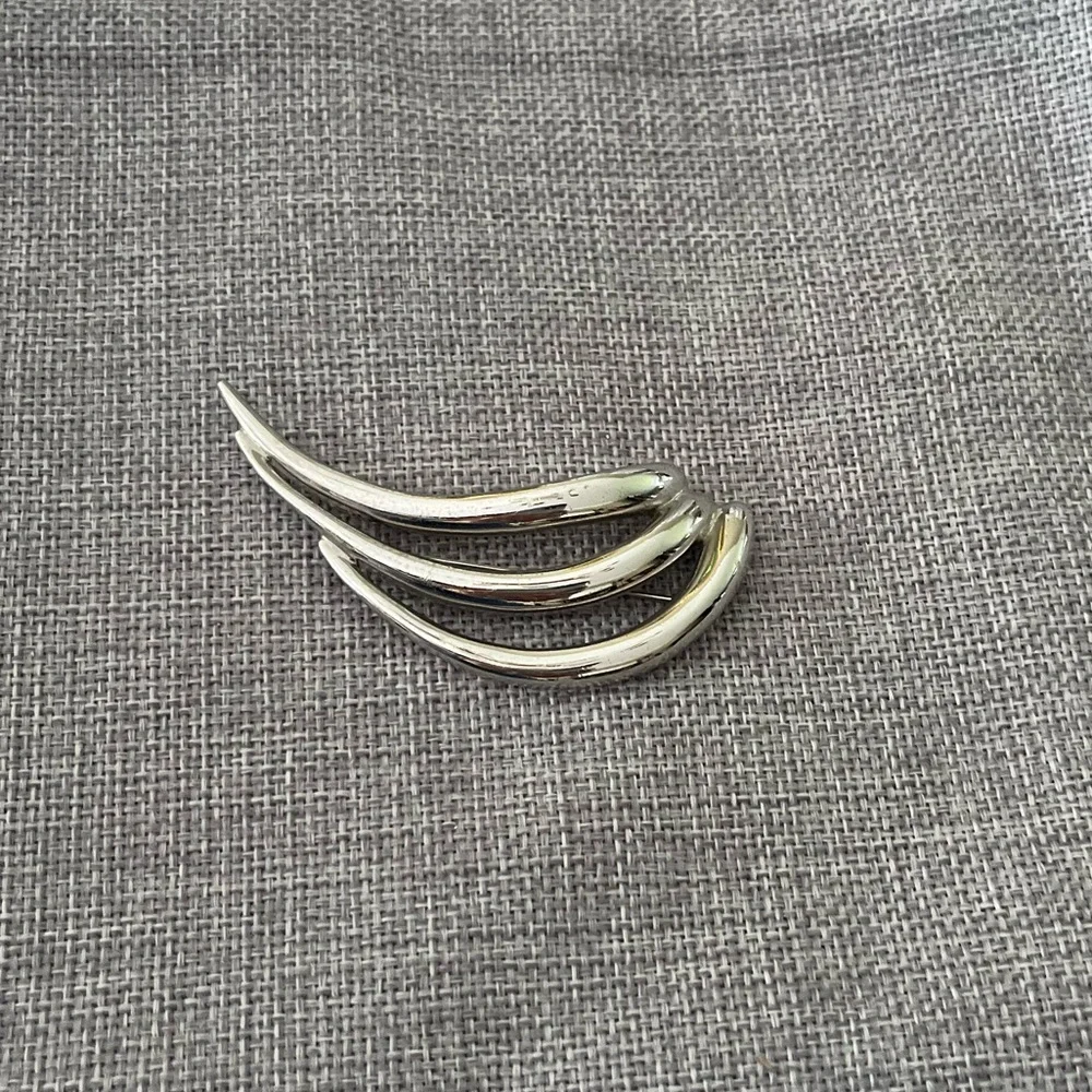 Vintage-Inspired Silver Tone Abstract Swirl Brooch